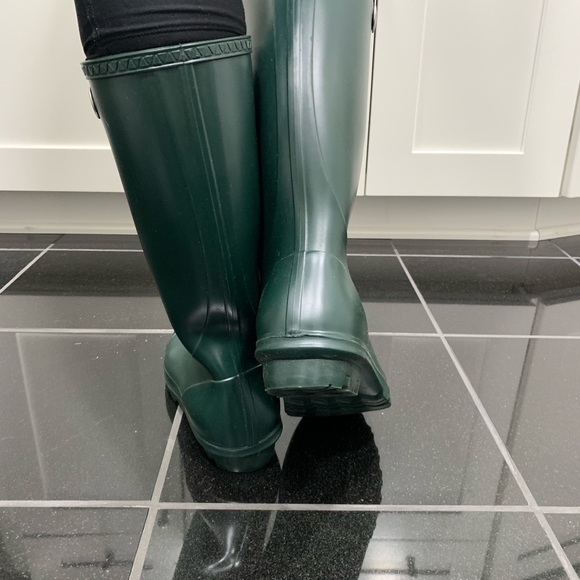 UGG Australia Women’s Rain Boots - Picture 2 of 10